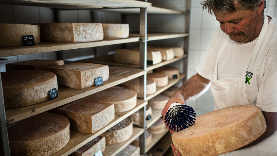 kleinste Schaukäserei Südtirols, der Waldsamerhof Gsiesertal Bio Käse im Wanderhotel des Pustertals