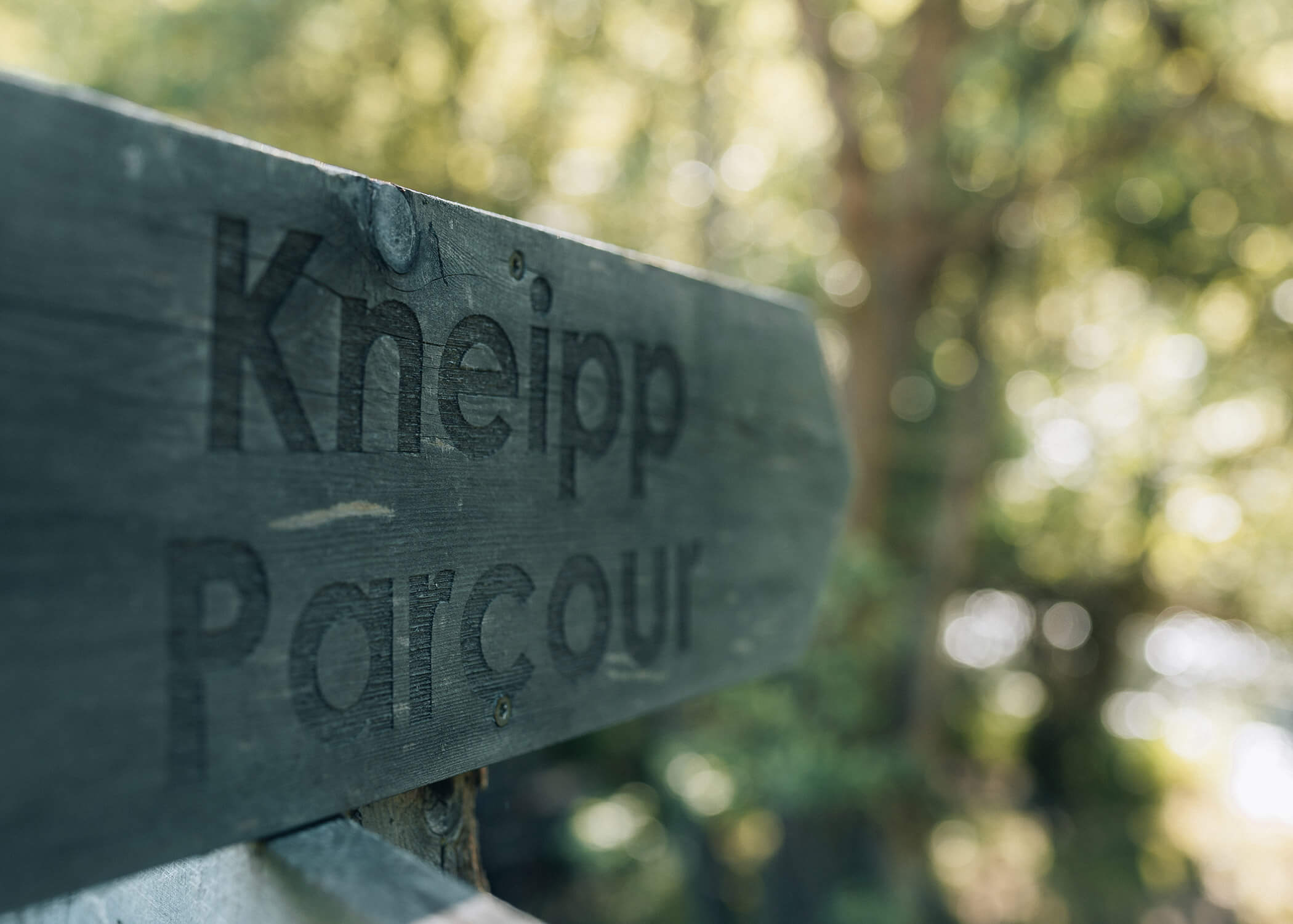 Holzschild mit der Aufschrift 